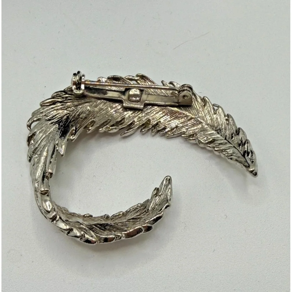 Feather‎ Quill Vintage Mid-Century Brooch Pin Silver Tone Textured Detailed